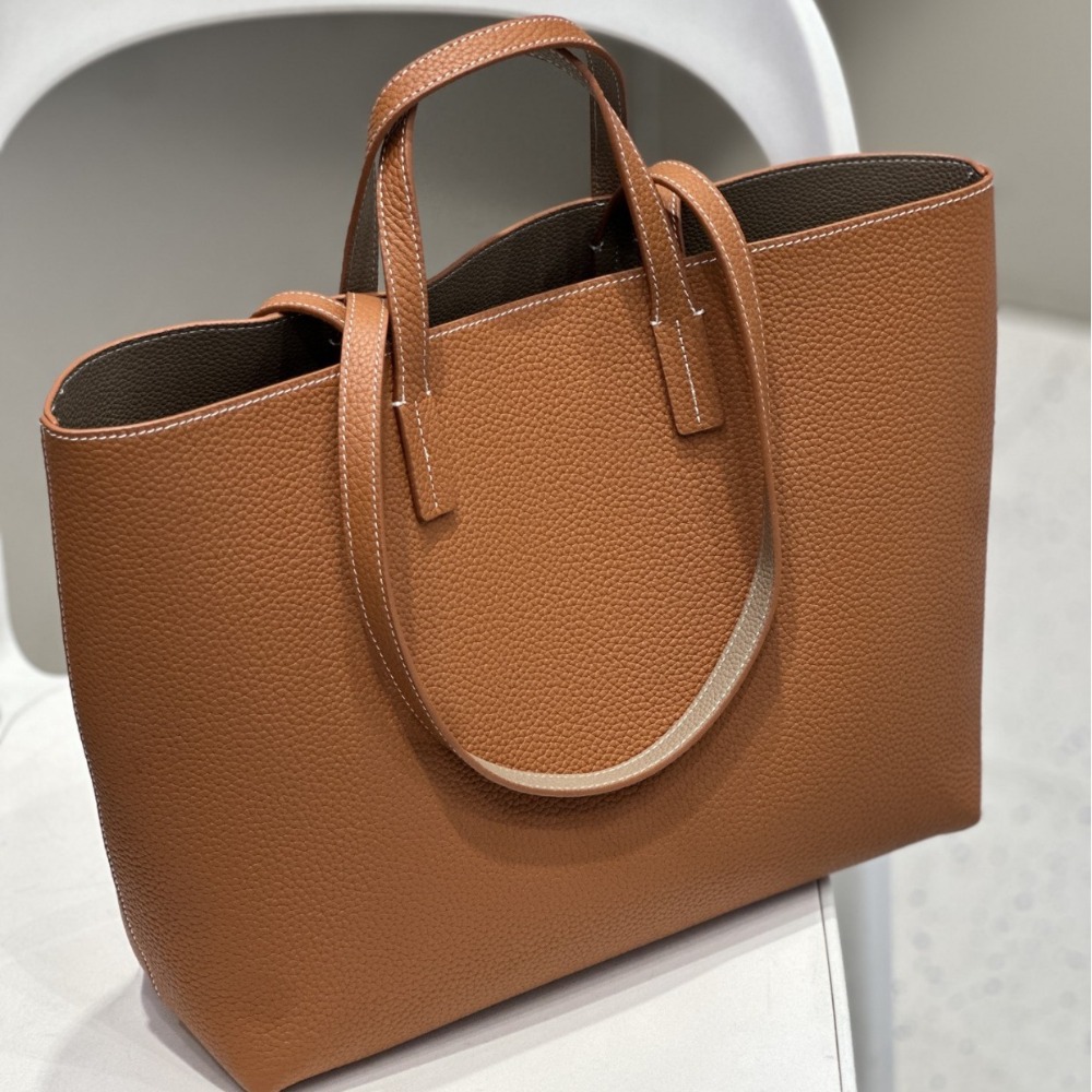 Inside and Outside Contrasting - Quiet Luxury Bags Tote recension och pris