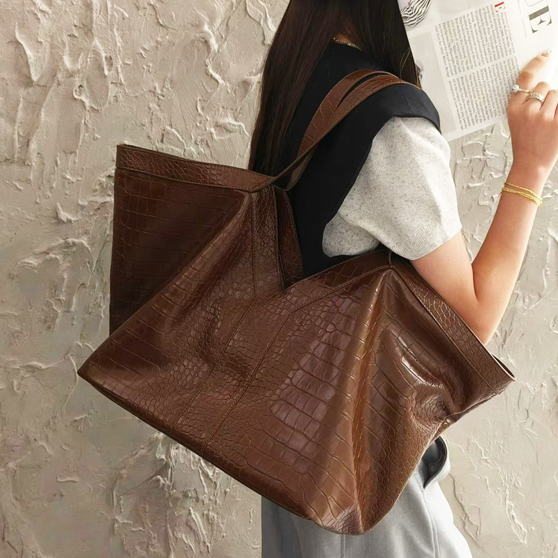 Oversized Crocodile Pattern To - Luxury Bags 2026 recension och pris
