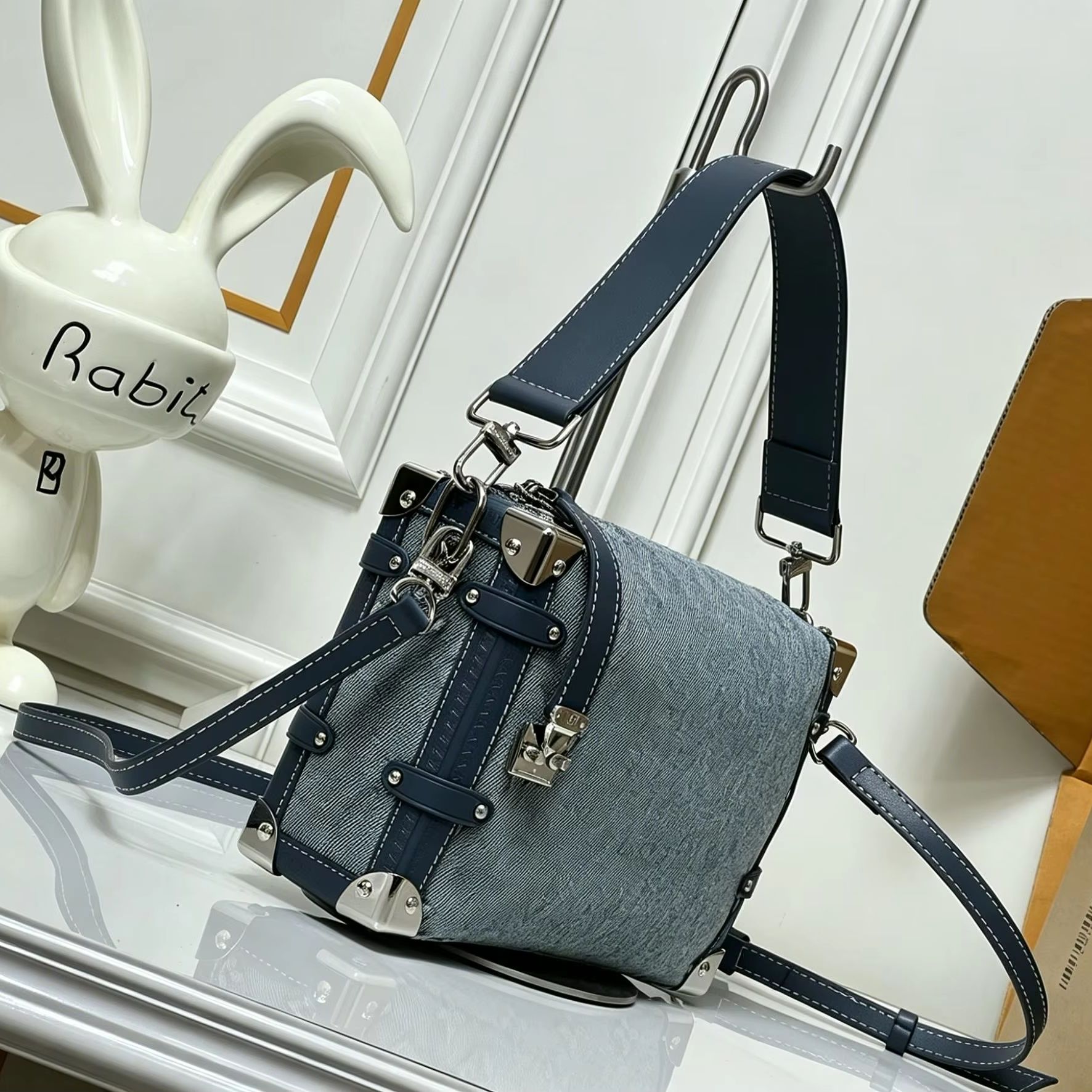 Blue Jacquard Denim Mini Trunk - Luxury Bags Denim recension och pris