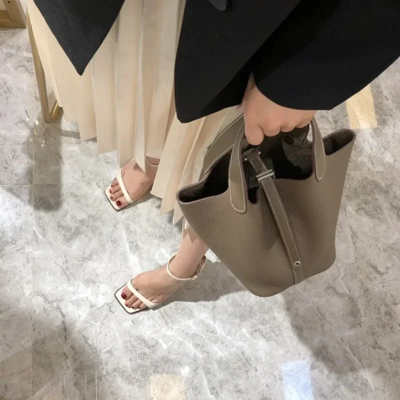 2023 New Contrast Color Cowhid - Luxury Bags Office recension och pris