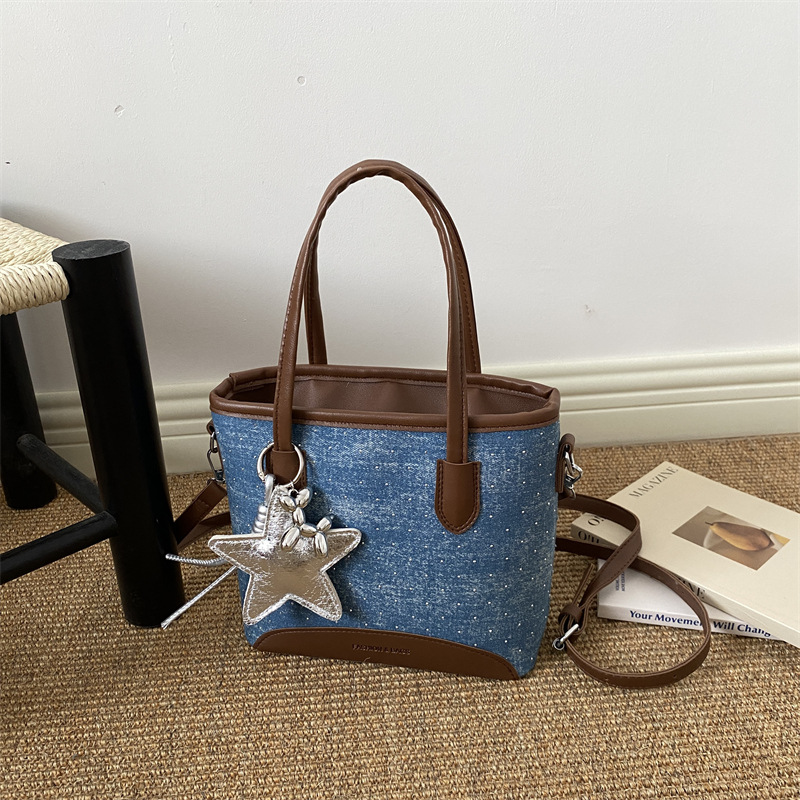 Denim Underarm Shopper Totes L - Luxury Bags Denim recension och pris