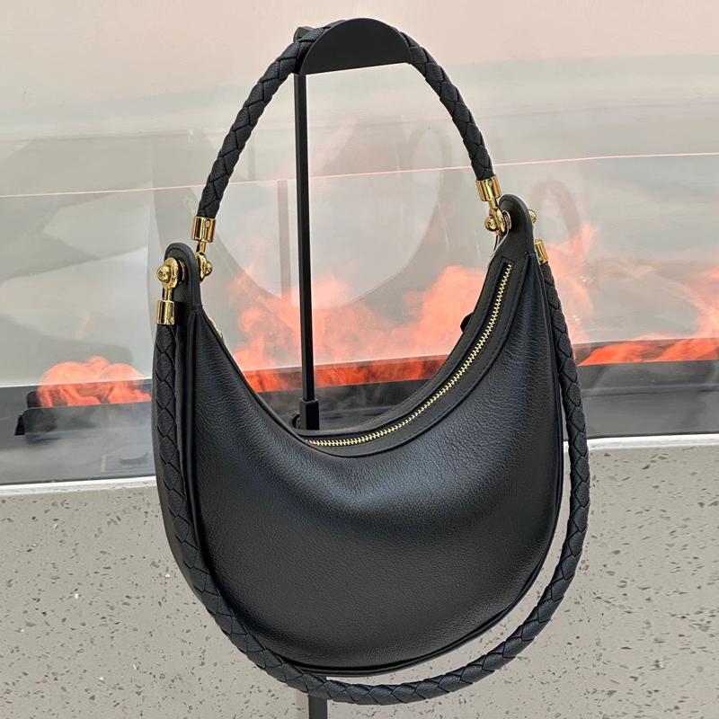 Classic Round Moon Slim Bags F - Luxury Bags 2026 recension och pris