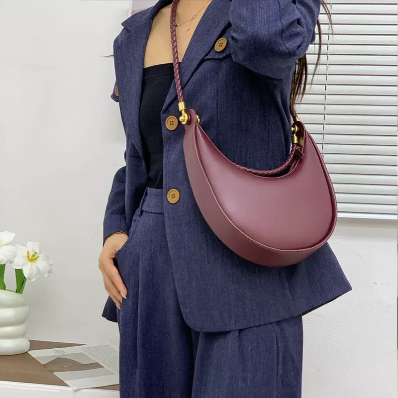Classic Round Moon Slim Bags F - Luxury Bags 2026 recension och pris