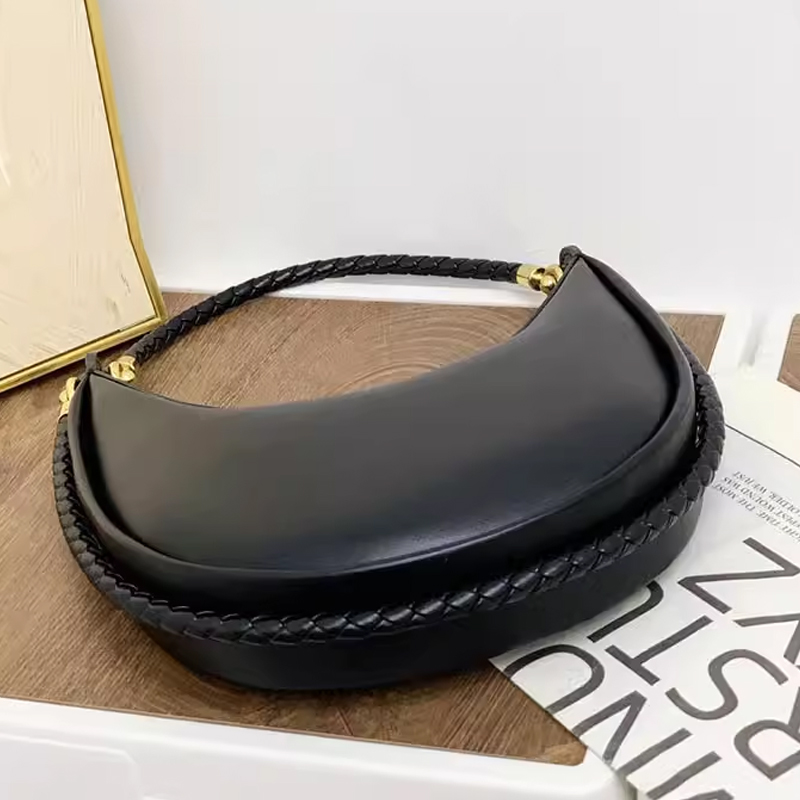 Classic Round Moon Slim Bags F - Luxury Bags 2026 recension och pris