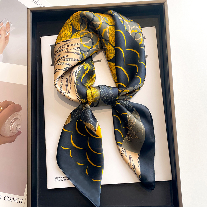 New Luxury Horse Pattern Silk  - Luxury Bags Office recension och pris