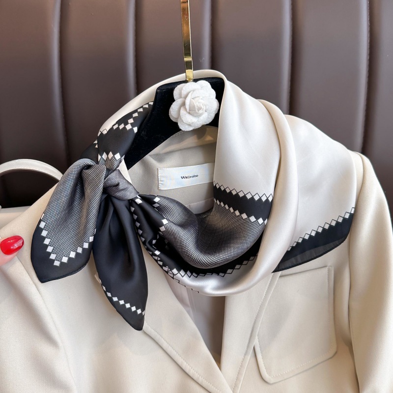 New Luxury Horse Pattern Silk  - Luxury Bags Office recension och pris
