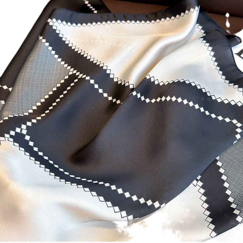 New Luxury Horse Pattern Silk  - Luxury Bags Office recension och pris