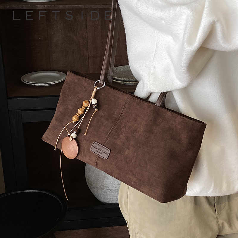 LEFTSIDE Retro Suede Shoulder  - Luxury Bags 2026 recension och pris