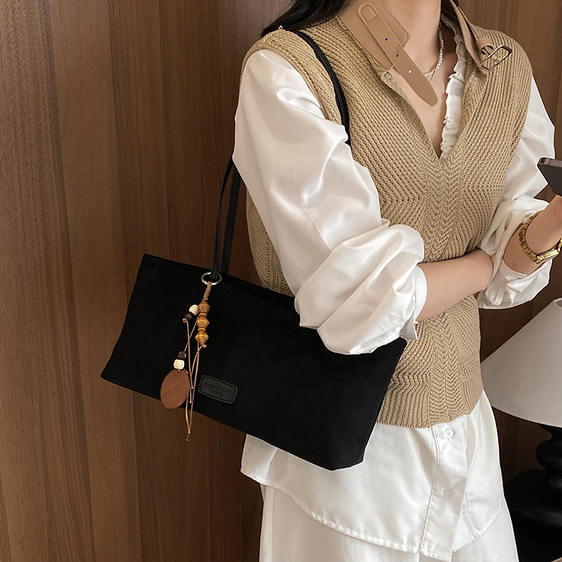 LEFTSIDE Retro Suede Shoulder  - Luxury Bags 2026 recension och pris